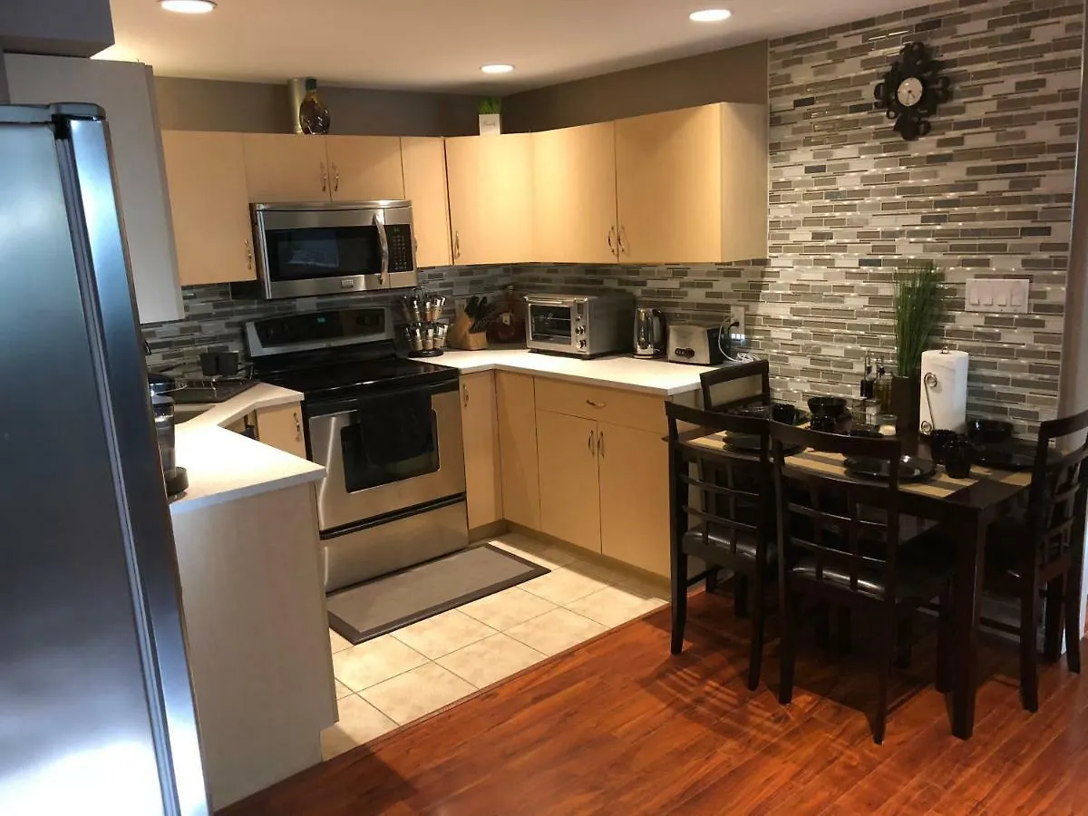 Cozy And Modern 3 Bedroom In Central Location! Victoria