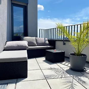 Sonnenwohnen Penthouse Direkt Bei U-bahn Und Therme Mit Anbindung Ins Zentrum , Vienna Austria